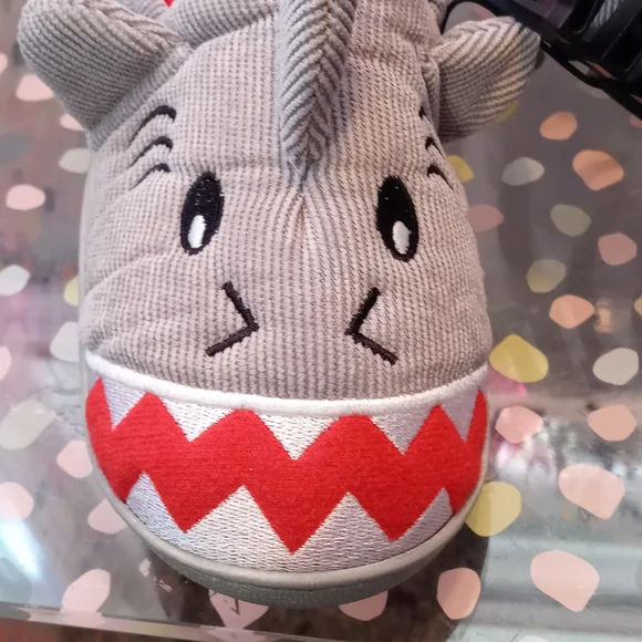 Wonder Nation Grey Kids Shark Slippers Size 11-12 - Picture 8 of 10